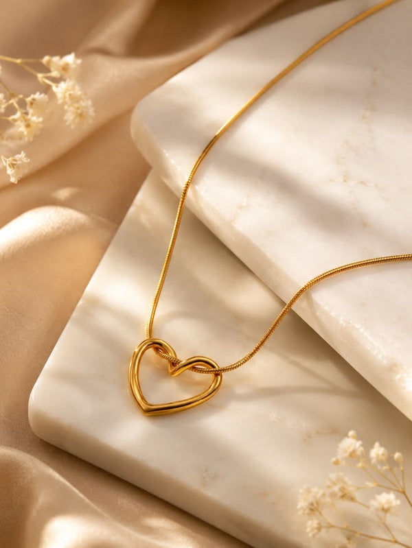 Golden Heart Pendant Necklace – Elegant Love Heart Chain